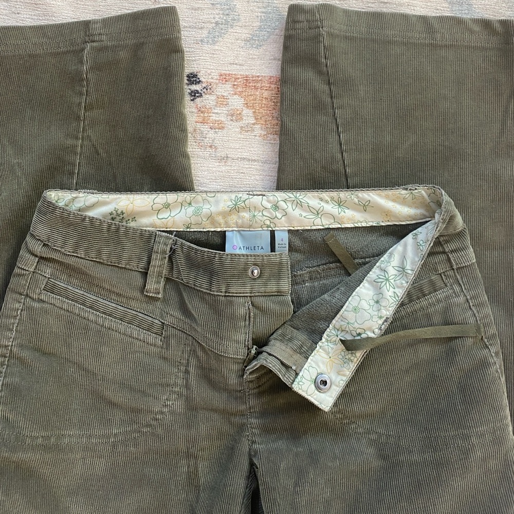 Athleta Womans cordoroy pants. Size 4